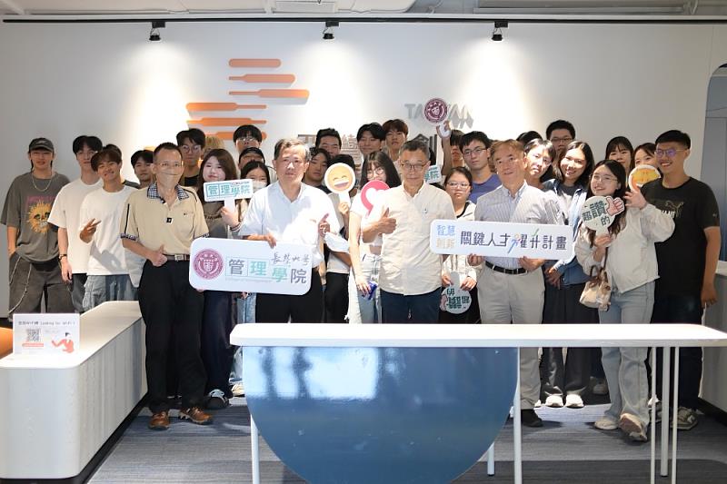 企業參訪讓學生理解Python與AI技術如何在真實場域中發揮價值