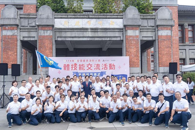 竹市義消總隊誓師出征 邱臣遠代理市長授旗勉勵爭取最高榮耀