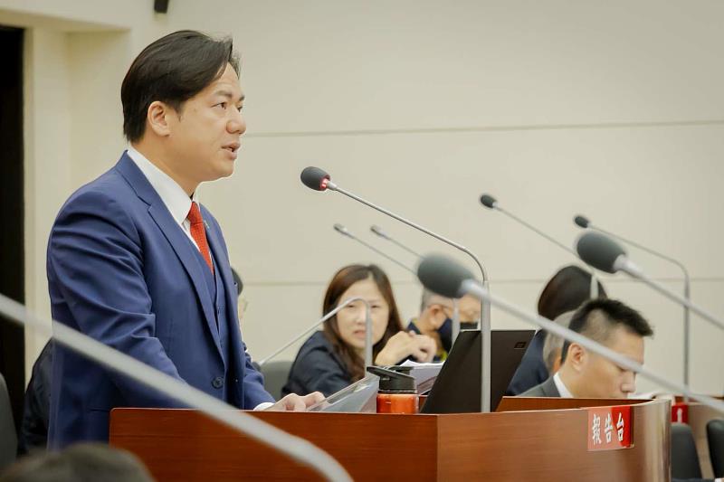 新竹市議會第11屆第6次定期會，邱臣遠代理市長赴議會施政報告。