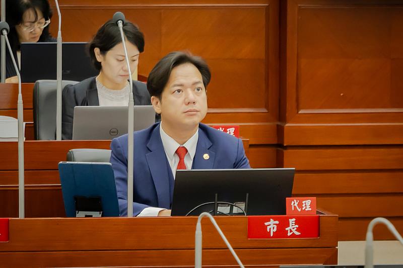 議會施政報告細數政績 邱臣遠代理市長：力拚未來建設 建構幸福城市