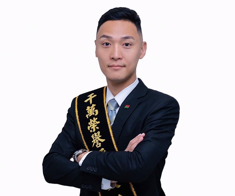 信義房屋中和景平店專案經理黃光宏入行以來，付出最大努力，累積專業、了解如何與客戶應對，獲得好成績。