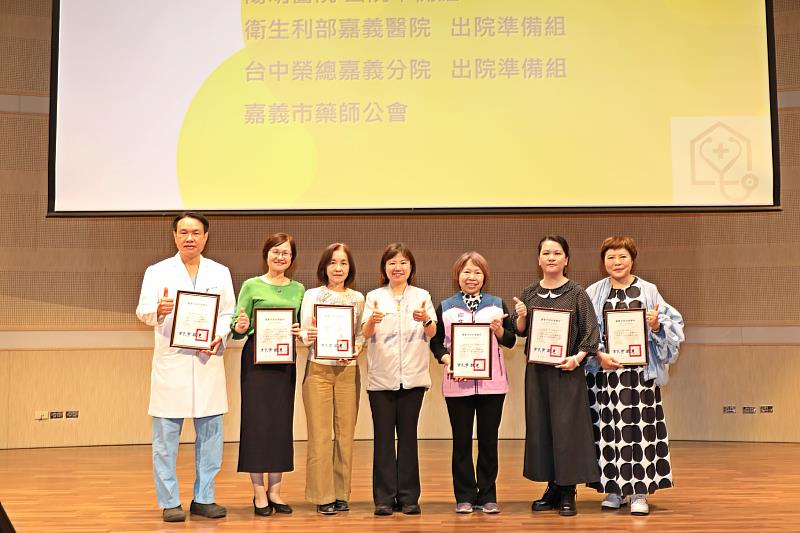 市府頒發感謝狀予醫事機構