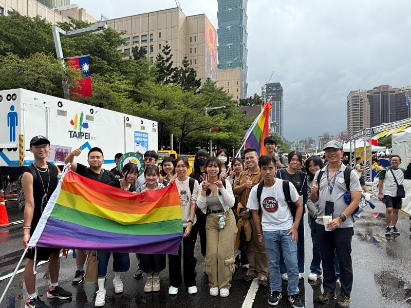 東華大學師生參與2025臺灣同志大遊行 以行動實踐「超．連結」精神