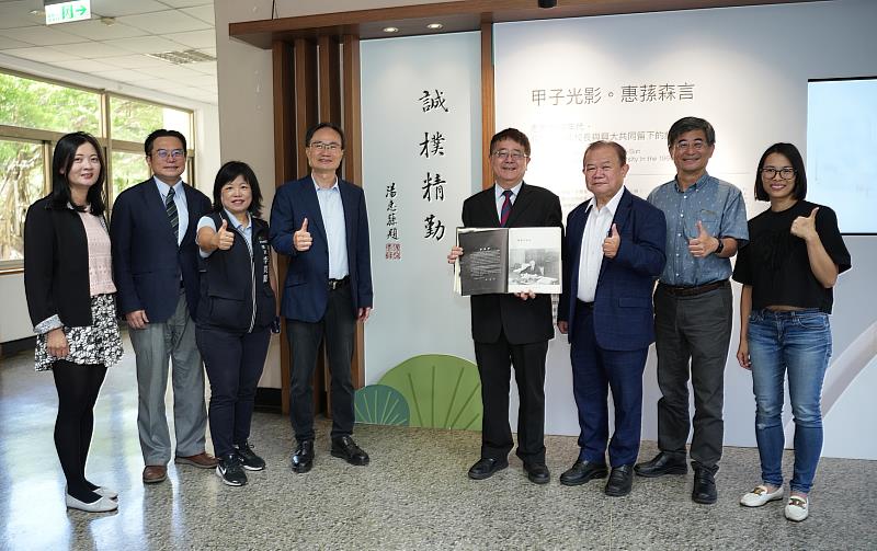 興大「甲子光影，惠蓀森言」檔案展開幕式合影
