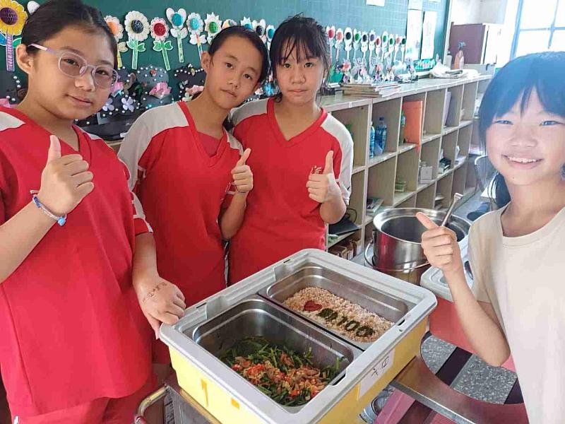 「膳香 轉動 馨溪望」114年馨動基金會午餐經費捐款儀式