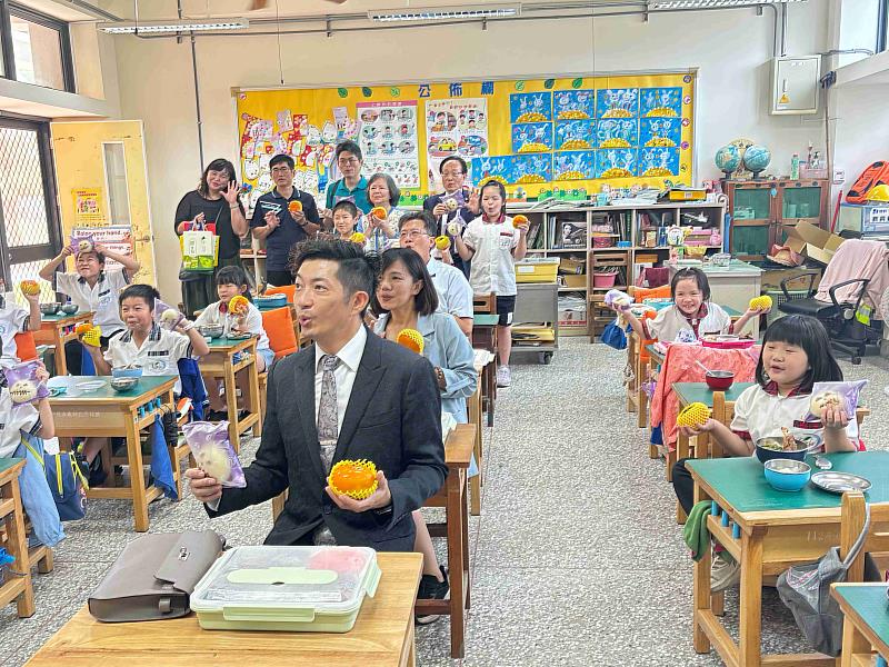 「膳香 轉動 馨溪望」114年馨動基金會午餐經費捐款儀式