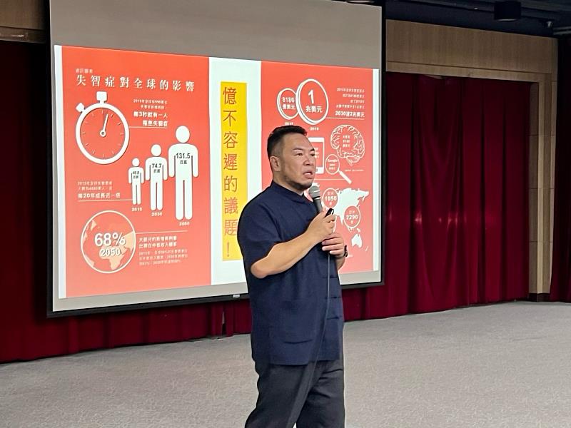 天主教失智老人基金會處長陳俊佑呼籲從日常生活實踐守護腦健康。
