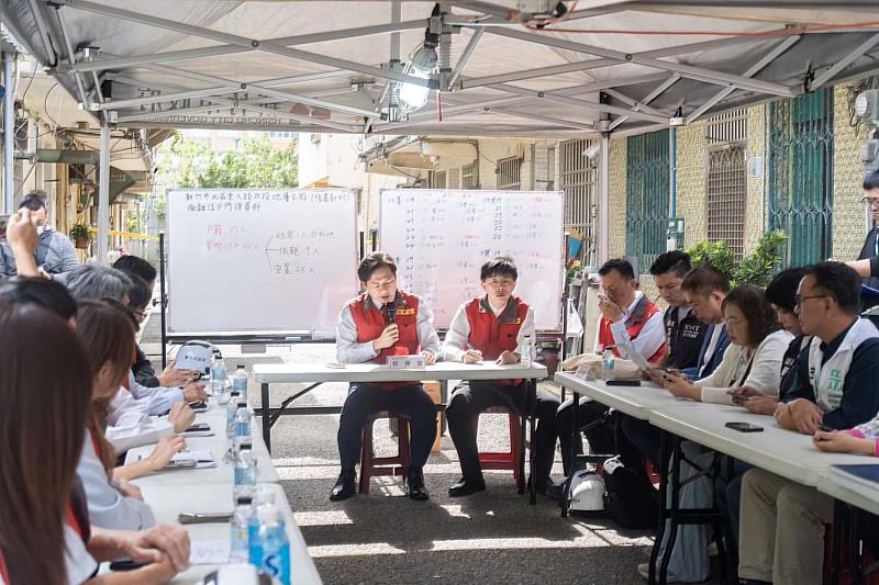 東大路地層下陷事件 邱臣遠代理市長再赴前進指揮所指示加強戒備