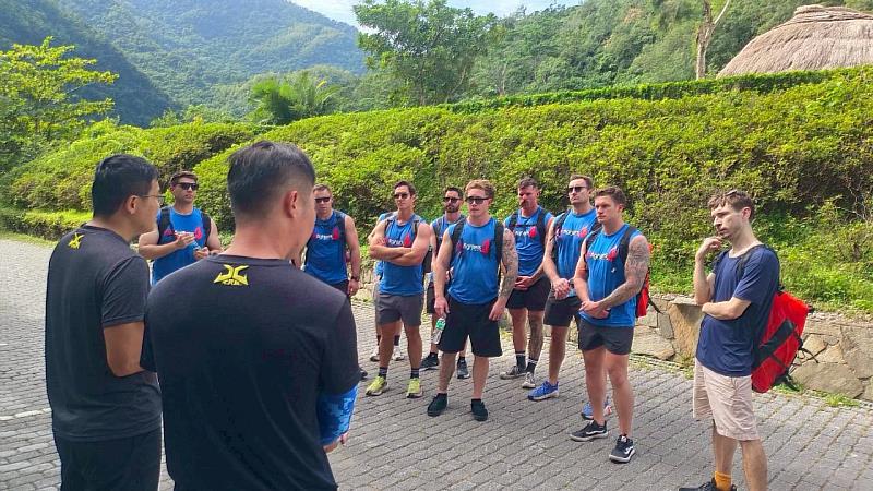 臺澳消防英雄前進知本山林 繩索救援技術交流展現跨國合作默契