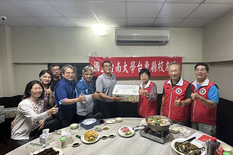 南大聖火傳至臺東 秋夜光影映照校友情誼