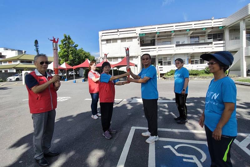 陳惠萍校長南下臺東參與儀式，與師生及校友共同點燃象徵南大精神的聖火。