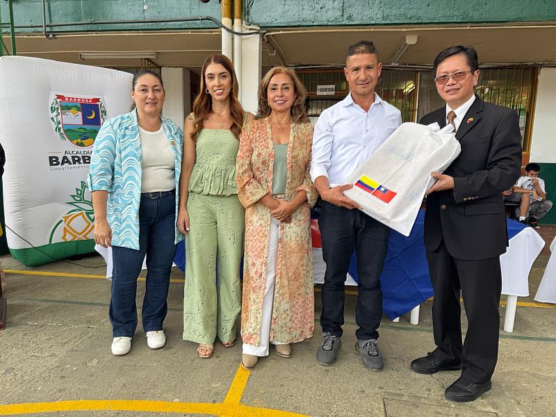 台灣捐贈筆電 助力哥倫比亞農村教育資訊發展