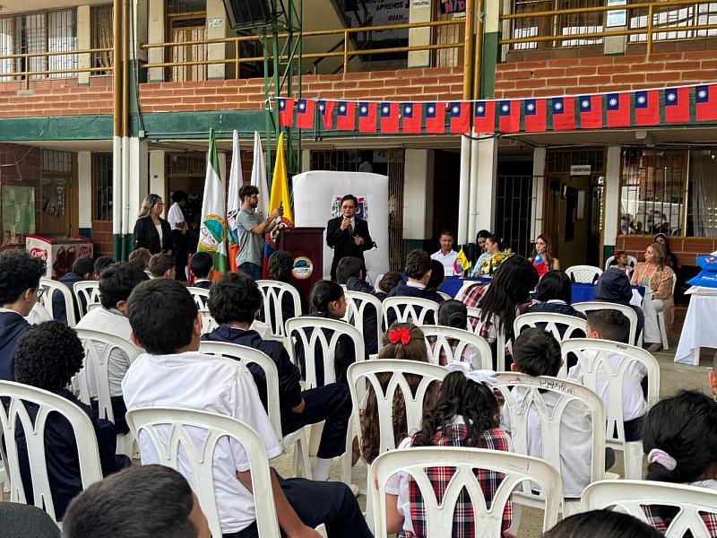 朱盛鴻表示，能代表中華民國（台灣）政府出席這場活動，並為El Hatillo社區與El Tablazo學校學童盡一份心力，深感榮幸。