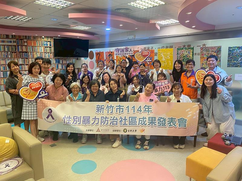 眾人合影留念。