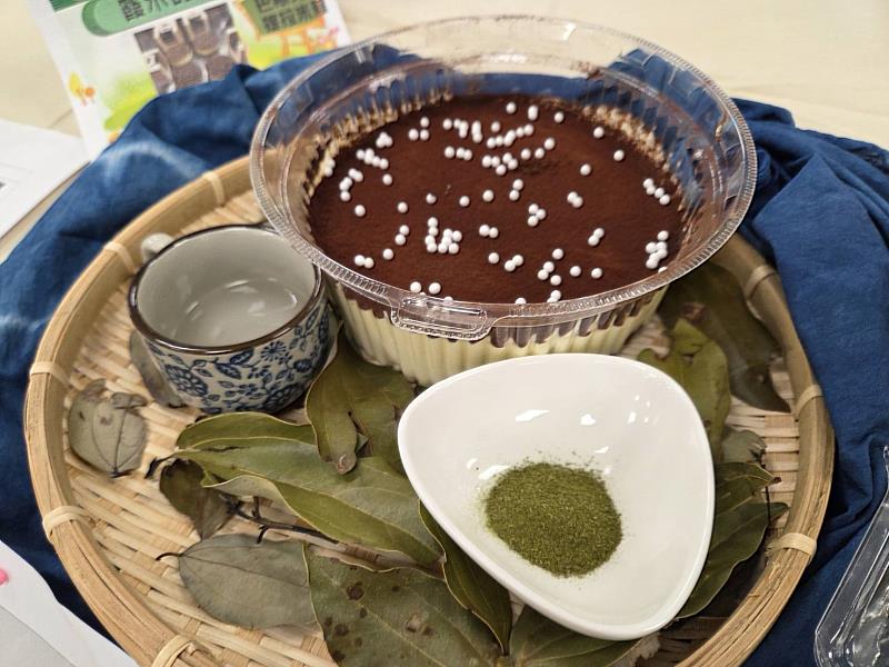 東勢區霞米的店以土桂葉及純露為原料，土肉桂巴斯克提拉米蘇榮獲評審團青睞，榮獲第一名