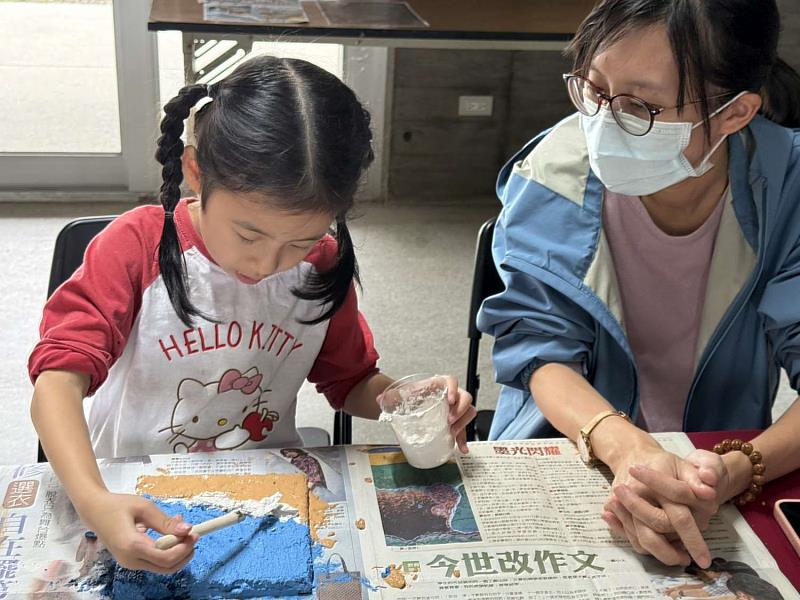 小小孩也能上手超有感油畫，成就感滿滿。
