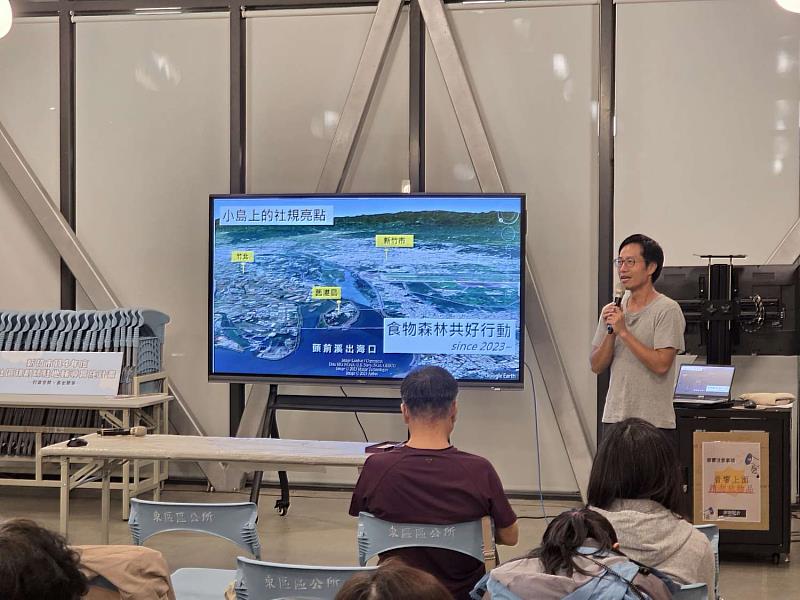 王志仁老師授課。