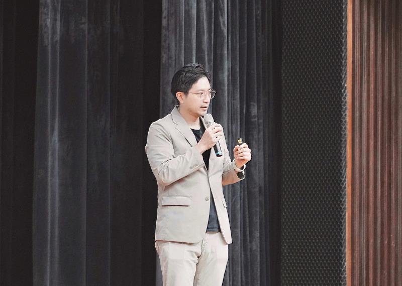 5、 洪瀞教授用科學方法帶領聽眾進入靜心之旅。（靈鷲山佛教教團提供）