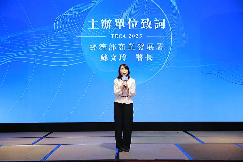 經濟部商業發展署蘇文玲署長致詞並恭喜獲獎商圈。