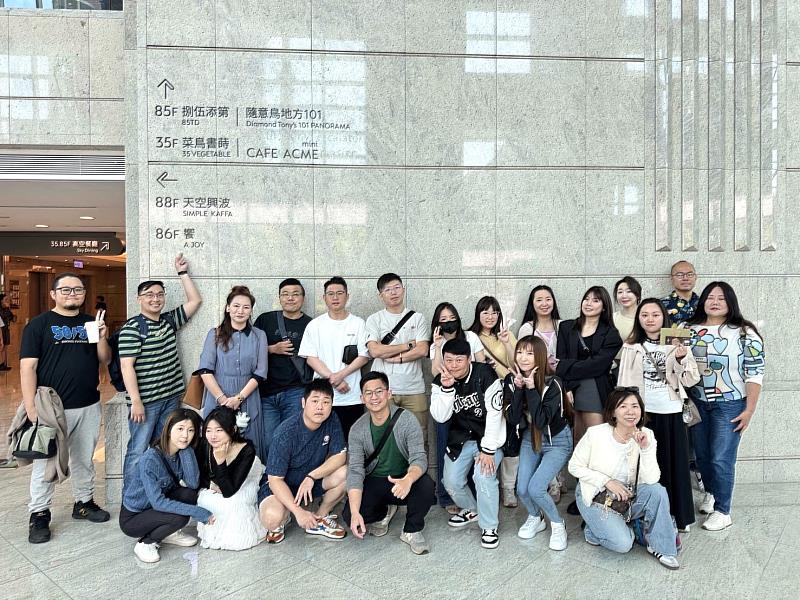 永慶不動產竹北遠百展億加盟店團隊感情和睦,時常出遊聚餐,讓楊凱丞在事業與生活間找到平衡。圖片來源:永慶房產集團