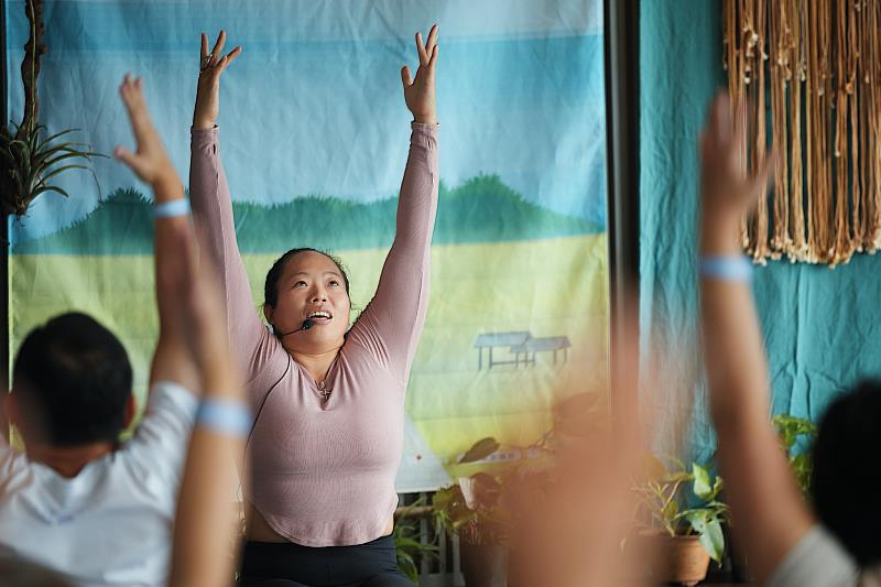 「東海岸長濱 liáo 天室」百人蘇菲旋轉共舞山海