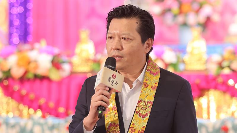 新北市副市長朱惕之致詞中對靈鷲山長期關懷社會、慈善救助與環境生態給予高度肯定。（靈鷲山佛教教團提供）