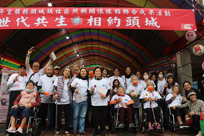 伊甸頭城武營服務站長輩共同參與成果展，氣氛熱鬧滾滾。