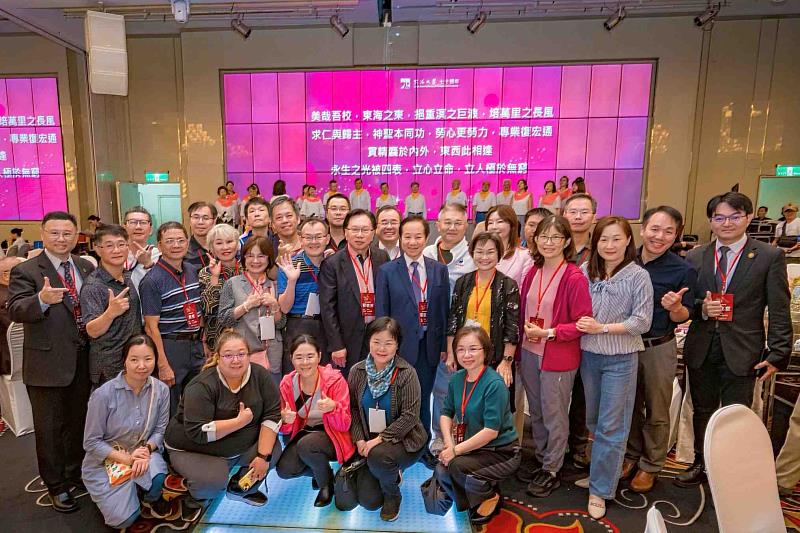 張國恩校長指出，當前世界變化劇烈，唯有以創新思維迎接挑戰，才能讓大學永續發展。