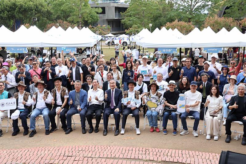 東海70綻放萬朵玫瑰　張國恩宣示蛻變邁向新元年