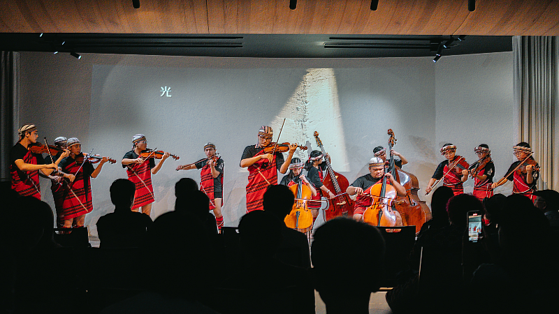 台灣第一支原住民弦樂團「親愛愛樂」在開幕儀式上以動人樂聲揭開序幕，為永續餐廳注入文化底蘊與生命能量
