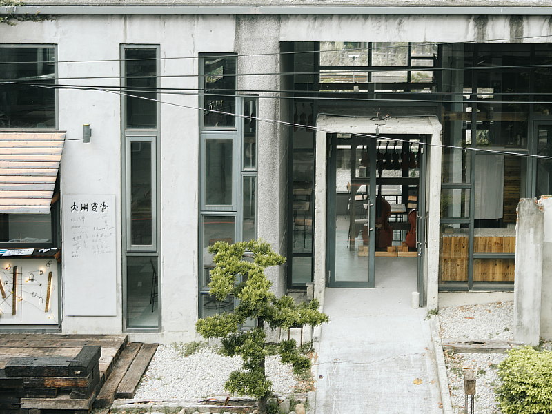 永續餐廳《大用食光》以綠意與自然光線營造永續氛圍