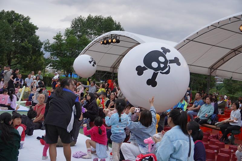 《嬌滴滴與髒兮兮》演出互動照