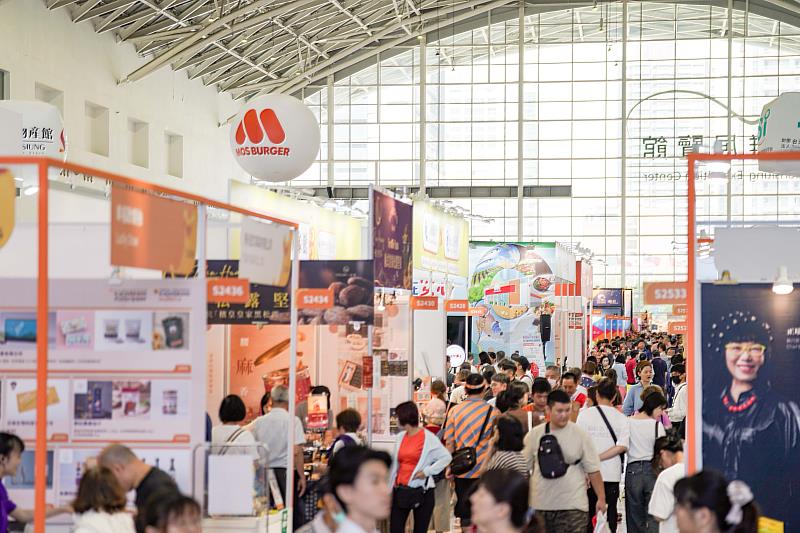 2025年高雄國際食品展參觀人潮踴躍,總人數突破去年紀錄,展現活動高人氣與市場熱度。(貿協提供)