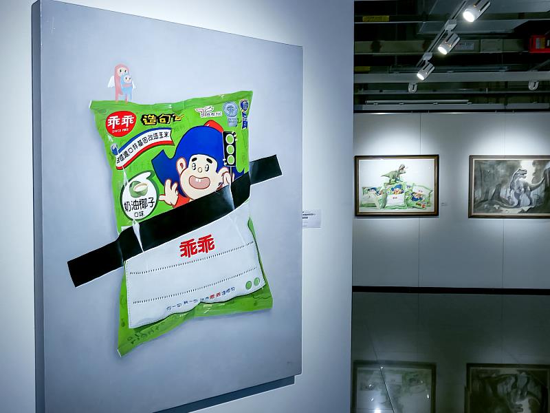 作品〈都市傳說乖乖系列－喜劇演員〉，作品帶著輕鬆卻深刻的寓言感，是藝術家最幽默的一筆。