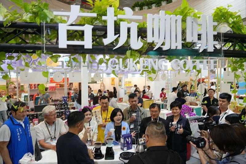In addition to premium Yunlin products, the Yunlin Goods Market also has a coffee bar offering Gukeng coffee.