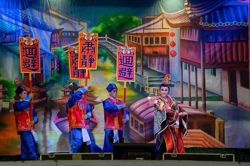 「勝秋戲劇團」打頭陣開唱，「明華園日字戲劇團」接棒演出 帶來精采好戲