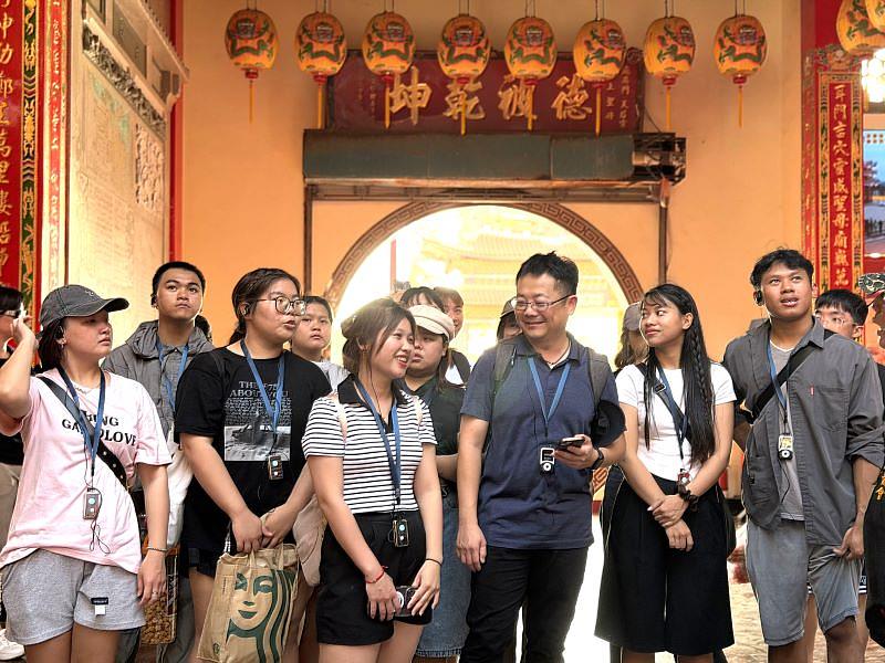 南臺科大助150國際生實踐「在地即國際」 深度體驗鹿耳門文化