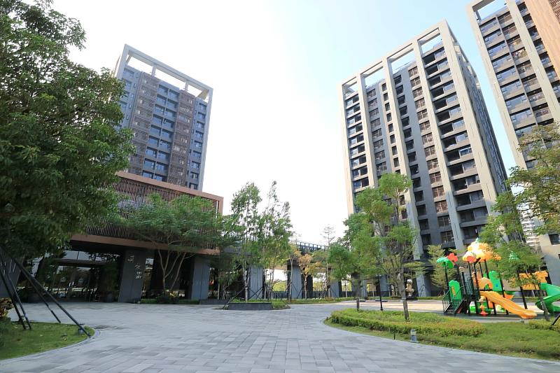 台南永康擁鐵路地下化、捷運藍線、砲校遷移等3個重大建設，近期都有明顯進度，信義房屋在地專家以地理位置分析，東橋重劃區未來受建設拉抬應最顯著。