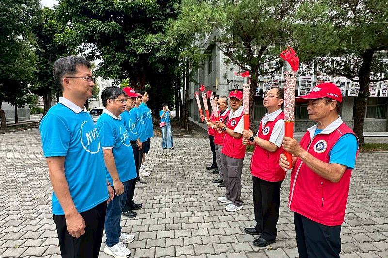 聖火燃起象徵南大教育理想在山城延續，照亮校友共同的記憶與情感