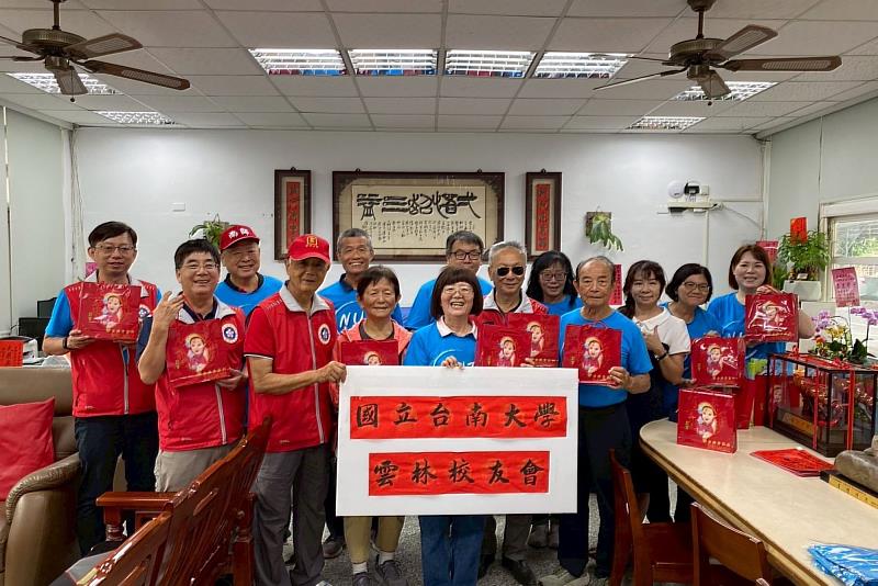 南大127週年聖火環臺活動抵達雲林縣虎尾光復國小，現場洋溢歡迎氛圍。