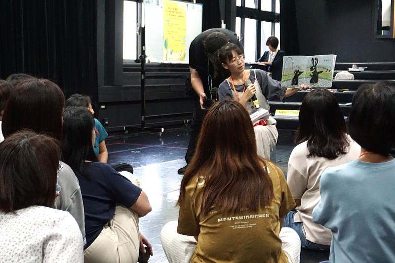 南大教師與幼教夥伴共同交流戲劇教學策略，從故事出發探索戲劇與SEL的結合。