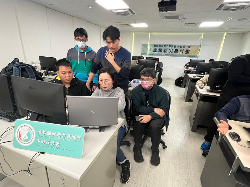 學員參與產業新尖兵計畫「微軟C#工程師就業養成班」課程