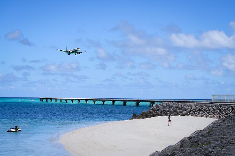 被譽為「日本的馬爾地夫」的宮古島，可以在著名景點17END欣賞其純淨透明的「宮古藍」。