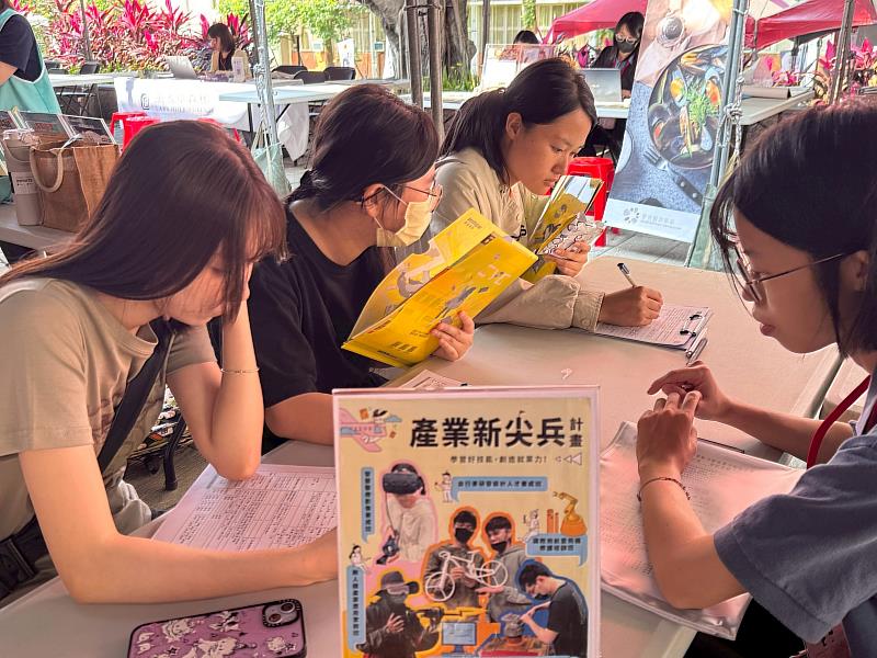 中彰投分署在校園徵才活動中宣導產業新尖兵計畫