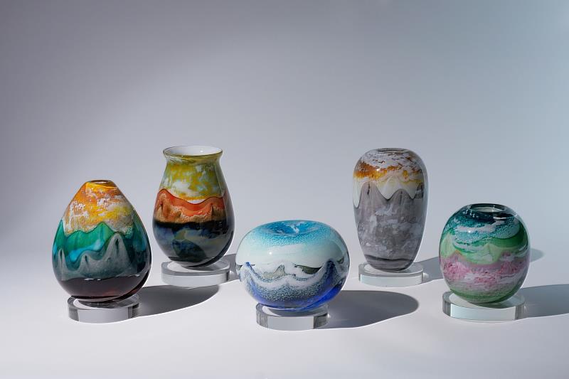 工藝美術組（一等獎） 山岳琉韻 紅琉璃有限公司