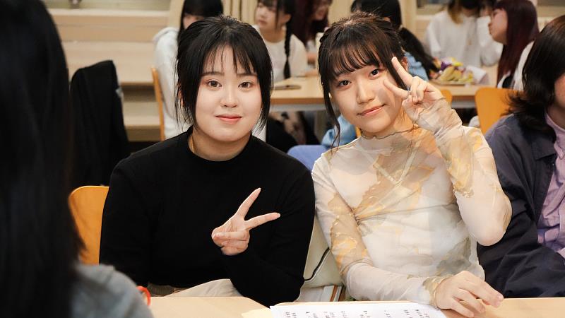 世新大學日文系迎接日本姊妹校山口大學師生,共同展開一場別具意義的文化交流活動。(世新大學提供)