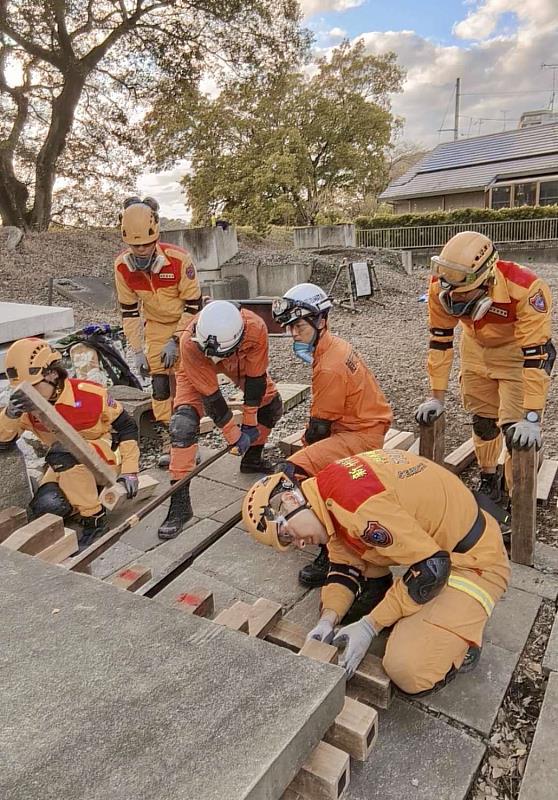 竹市消防局同仁訓練都市型搜索救助課程。