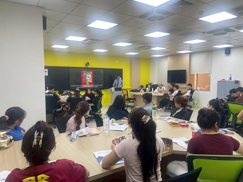 領導力企業管理顧問有限公司蔡秉宏顧問以桌遊互動的生動教學方式，讓學生更能受惠