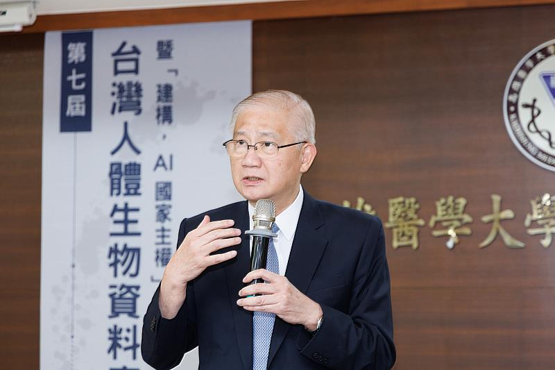 TSBB學會理事長、中央研究院楊泮池院士指出，本次論壇特別邀集中央研究院、行政院、環境部、高雄市政府及多家醫學中心與企業代表，共同研討公衛醫療大數據、主權式AI平台及醫療淨零轉型等重要議題
