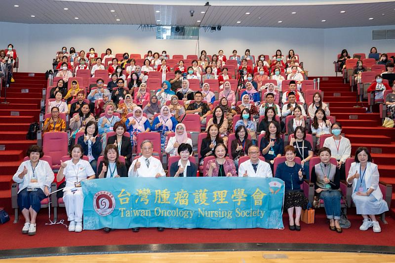 「腫瘤護理的永續與創新」國際研討會與會人員大合照。